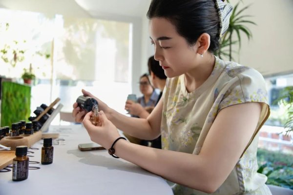 满江红配资 “万里疏心”心理市集，给心灵来一场降温行动